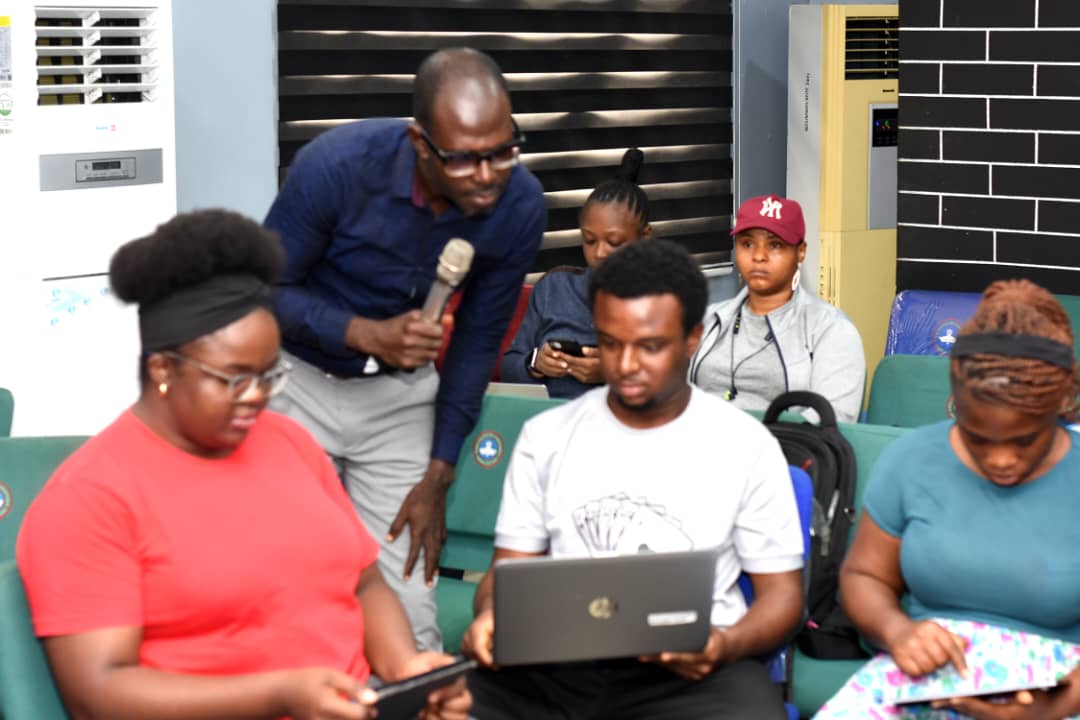JENECONK hands-on support for adult learners during training