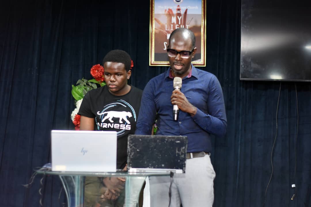 Young learner presenting practical work with JENECONK facilitator support during a live bootcamp